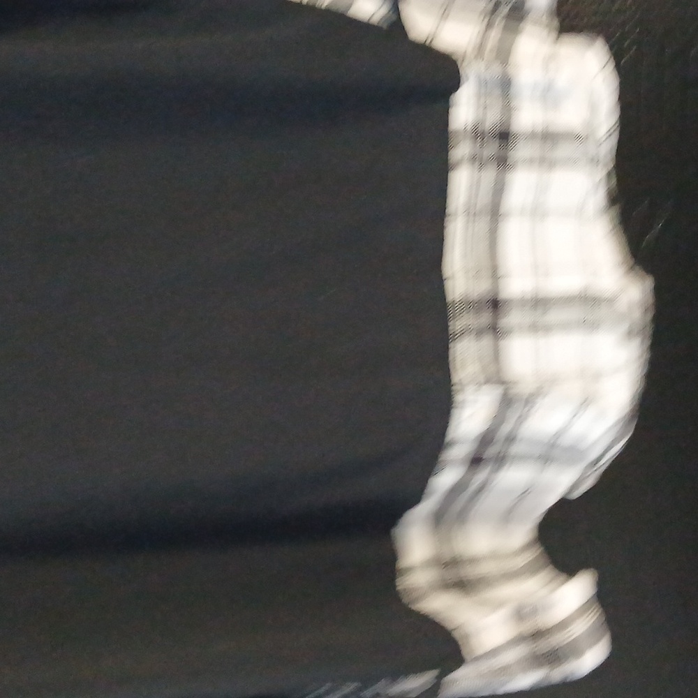 Westport Black Top with White Accent - Picture 2 of 5